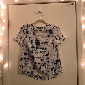 Blue/White high-low hem crew-neck blouse